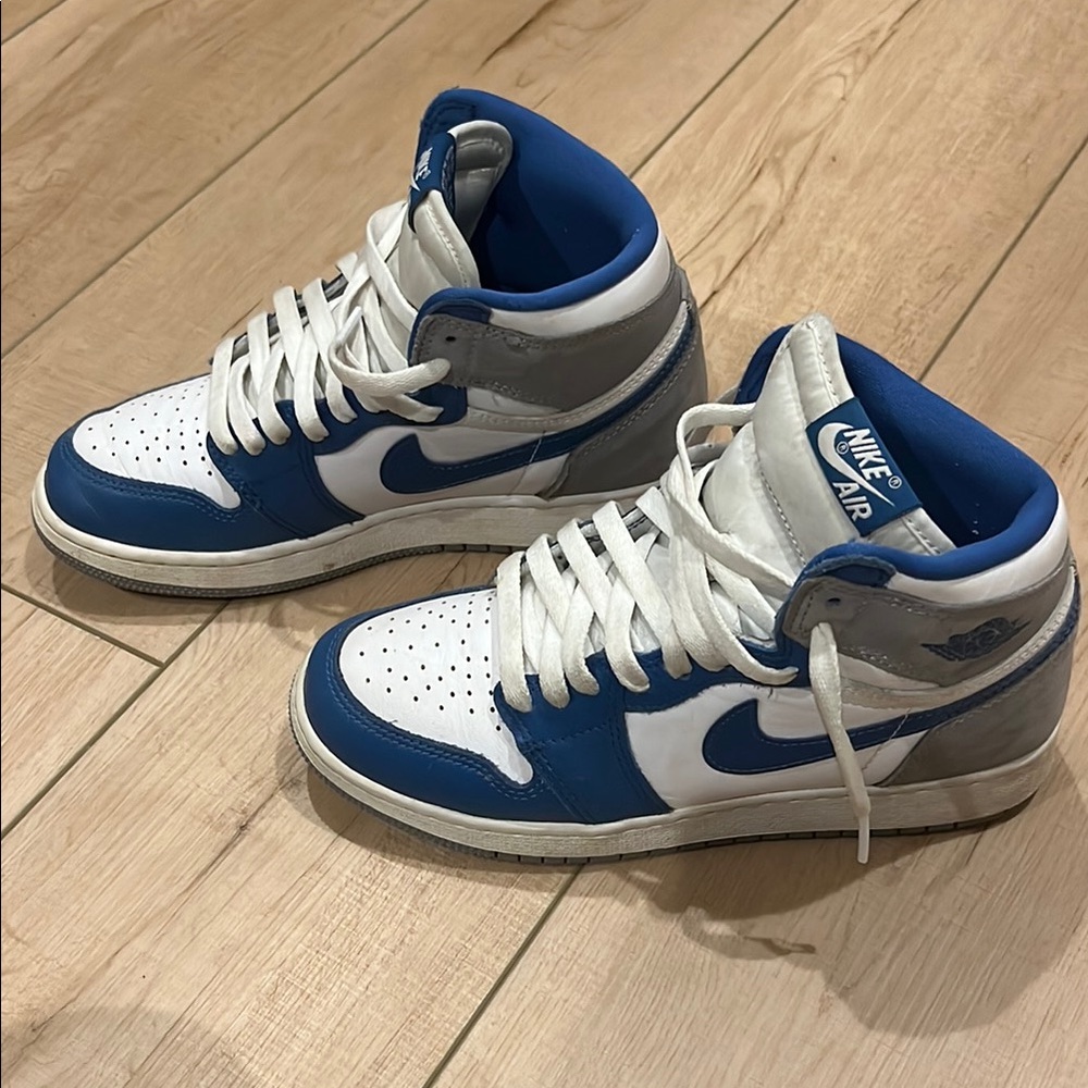 Nike Air Jordan 1 High OG - youth size 6